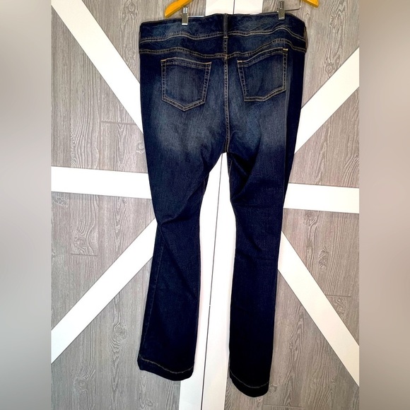 B8.4 Like New Torrid Flare Jean - Vintage Stretch Dark Wash Denim Jeans 18T - Picture 3 of 6